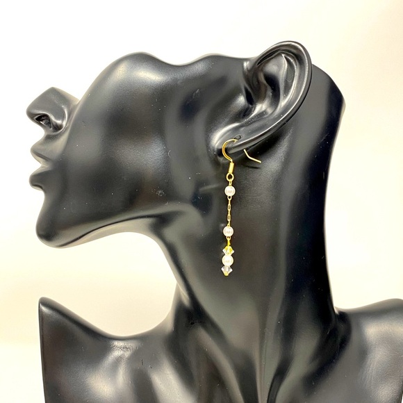 Handcrafted Rosary necklace and earrings with pearl detail - Picture 3 of 10